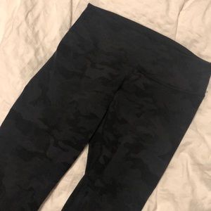 Lululemon Camo Wunder Under Crops Size 6